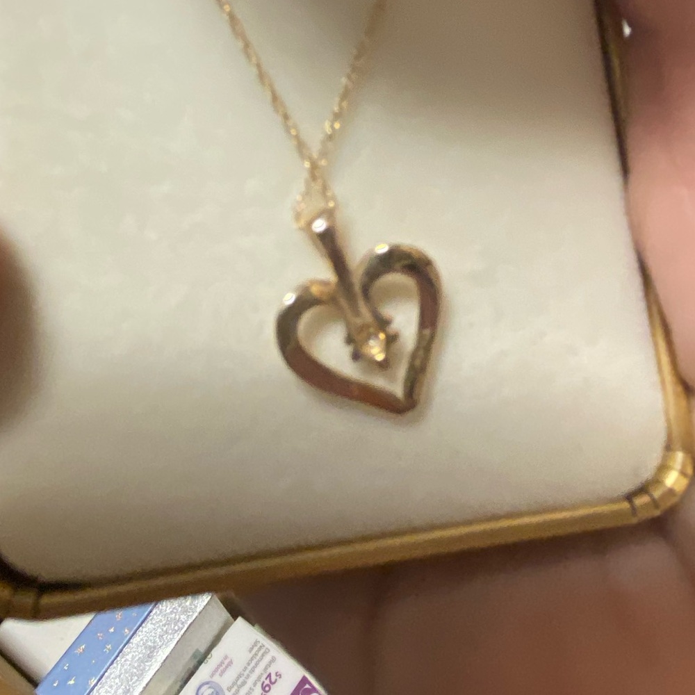 🌹New 18” Gold Diamond Heart Necklace - Picture 5 of 7